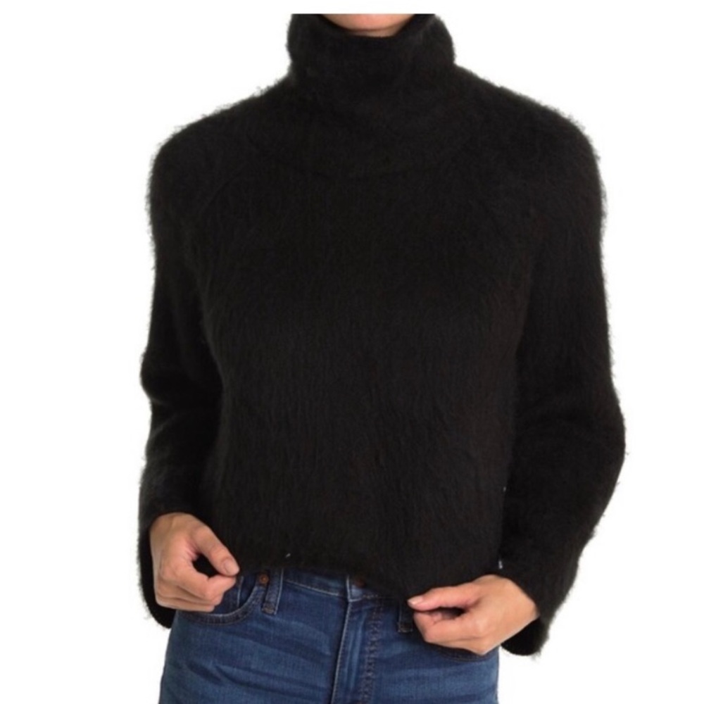 Jolie & Joy Fuzzy Black Cropped Turtleneck Sweater Size Medium